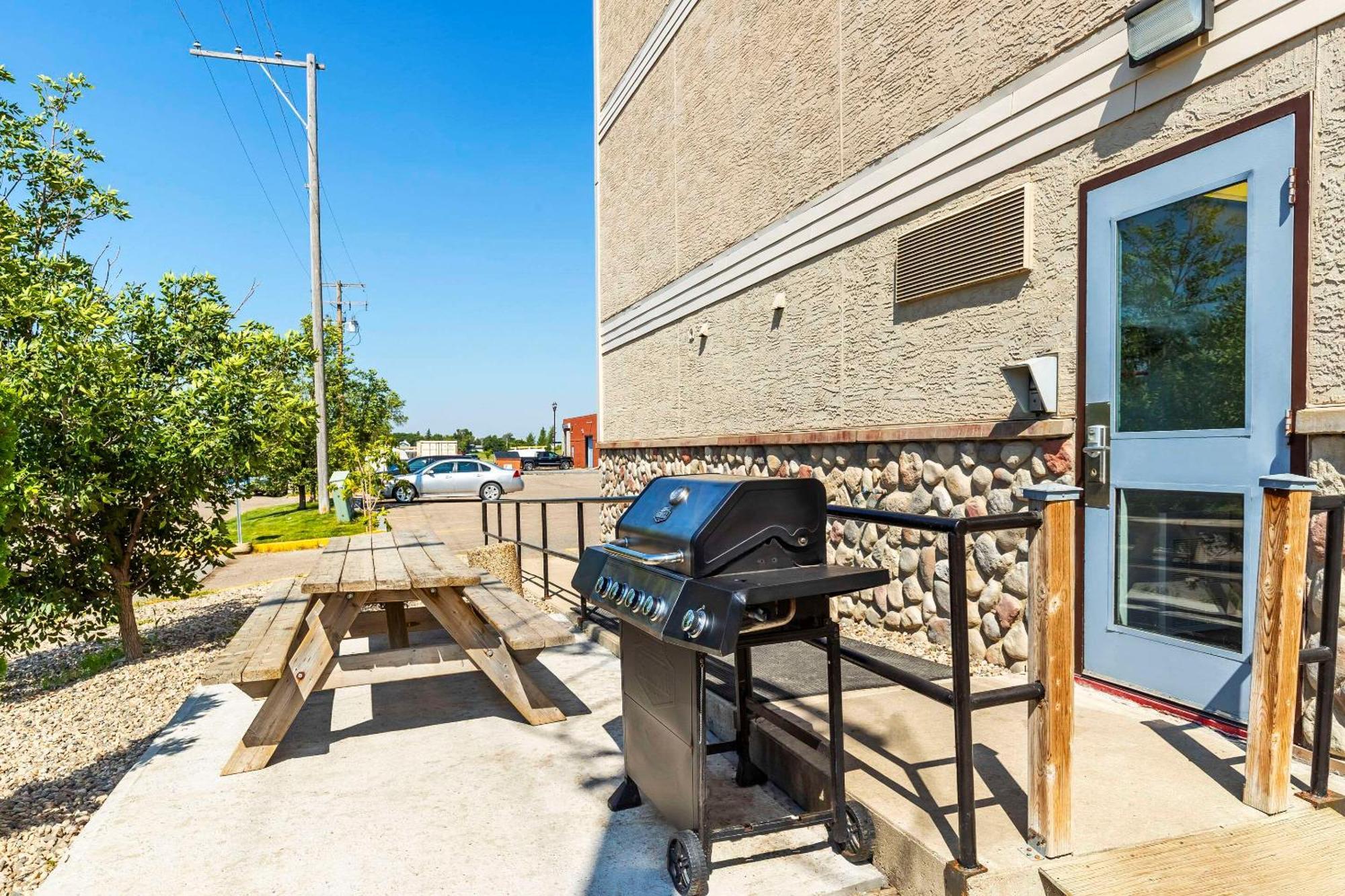 Comfort Inn & Suites Yorkton Exterior photo