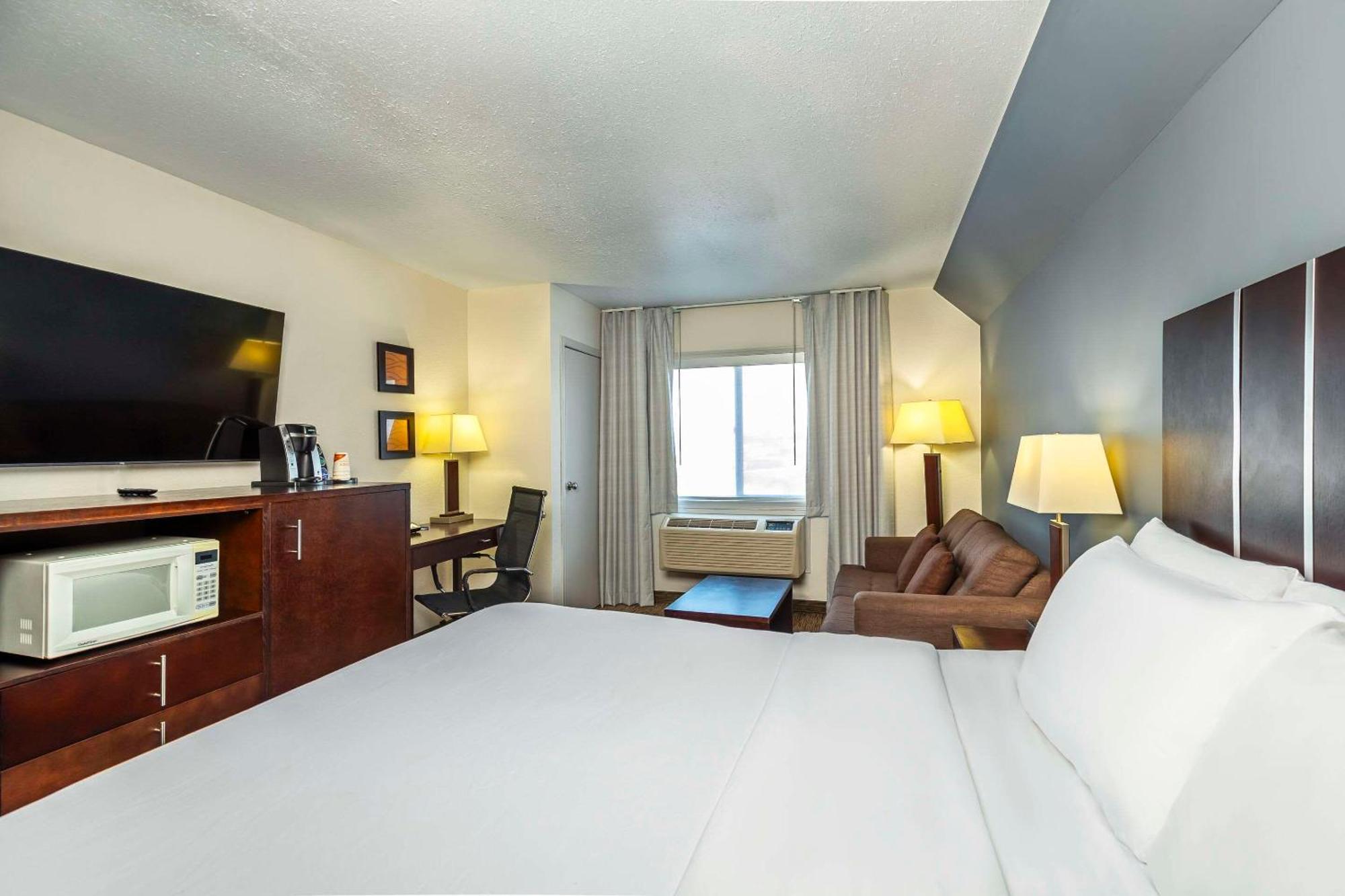 Comfort Inn & Suites Yorkton Exterior photo