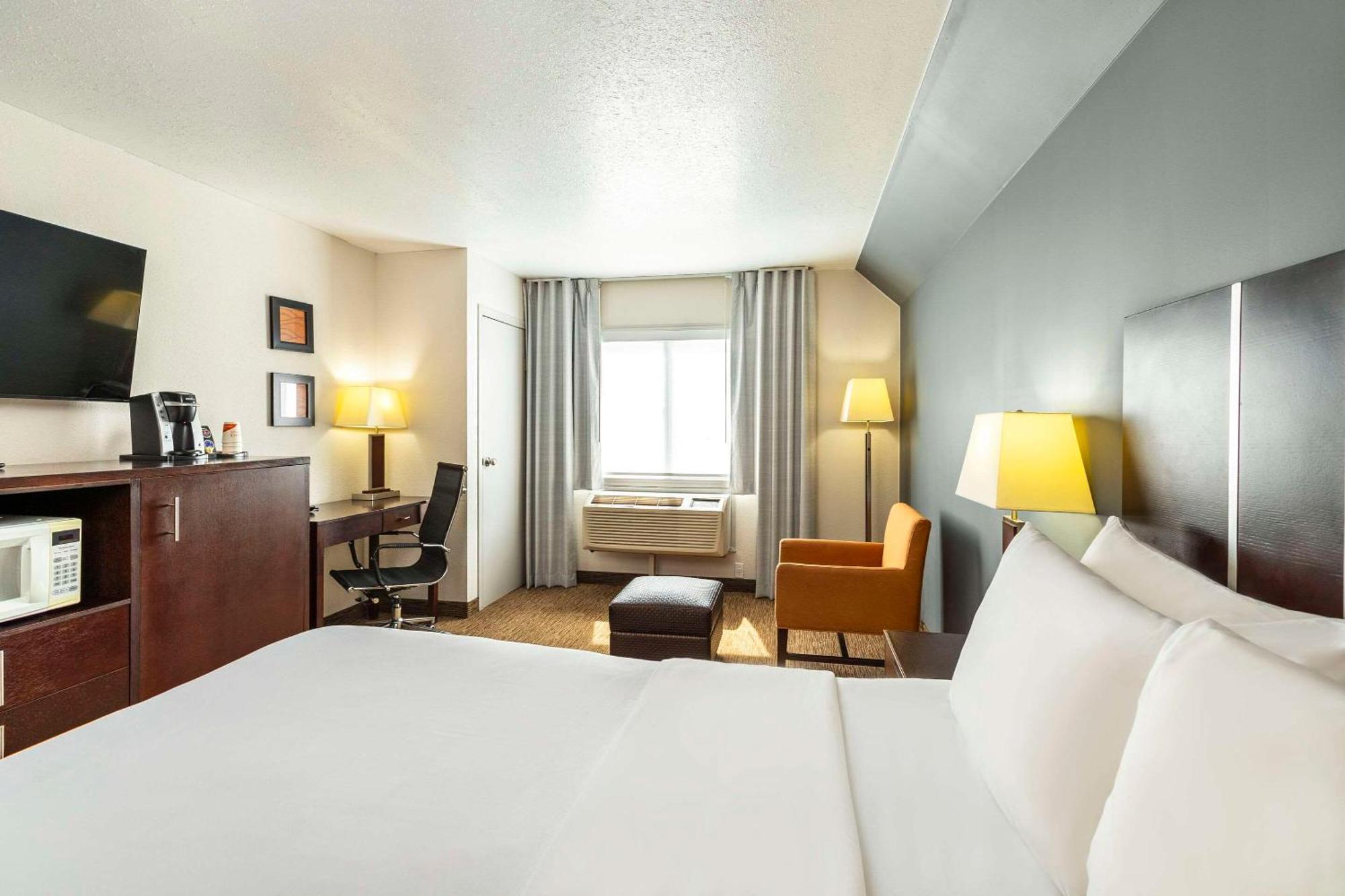 Comfort Inn & Suites Yorkton Exterior photo