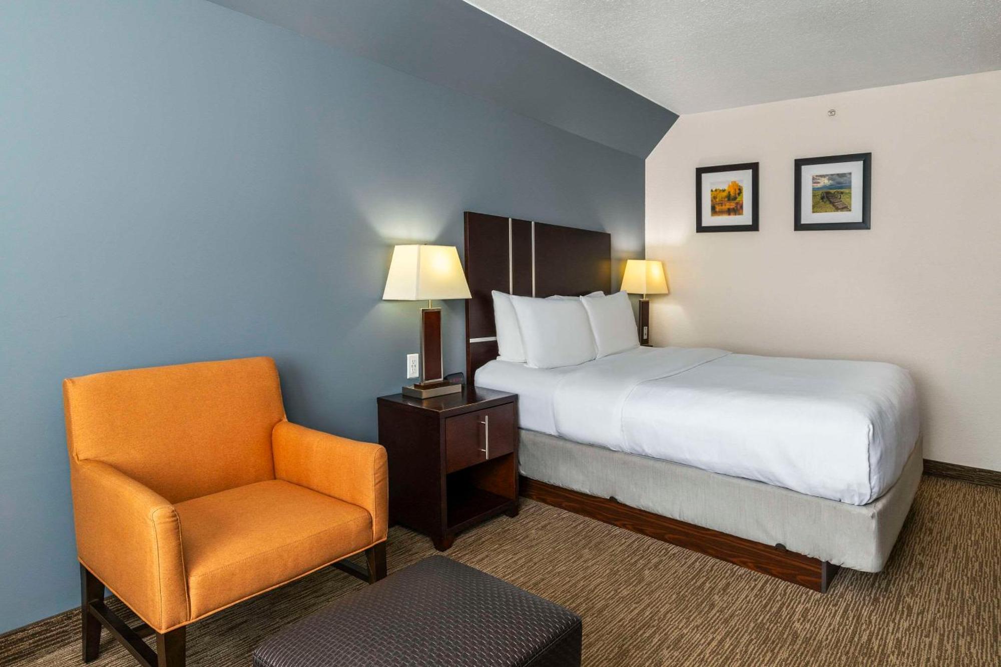 Comfort Inn & Suites Yorkton Exterior photo